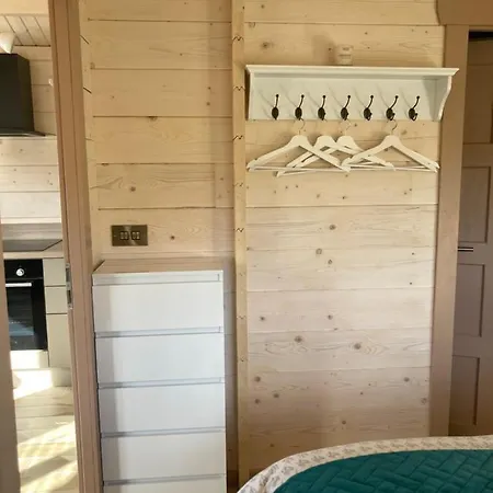 Dolmen Lodge. Daire *
