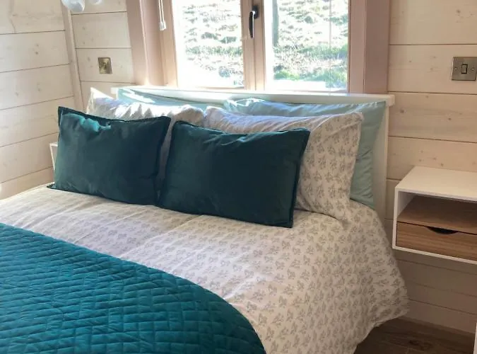 Dolmen Lodge. * Donegal Town